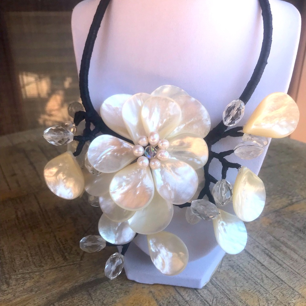 Necklace mother of pearl